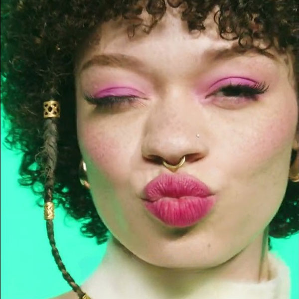 برای ماندگاری ژل لب چه کنیم